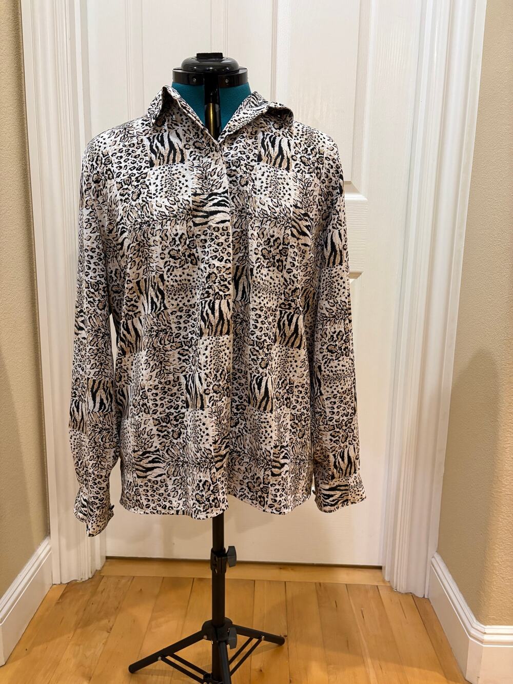 Women's Size 16 Alfred Dunner Animal Print Block Button Down Shirt